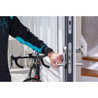 Yale Durus - peidetud nutikas turvalukk Yale Durus - peidetud nutikas turvalukk